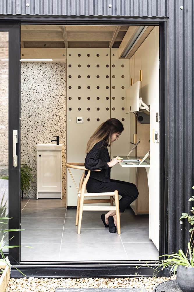 bureau avec porte-fenêtre