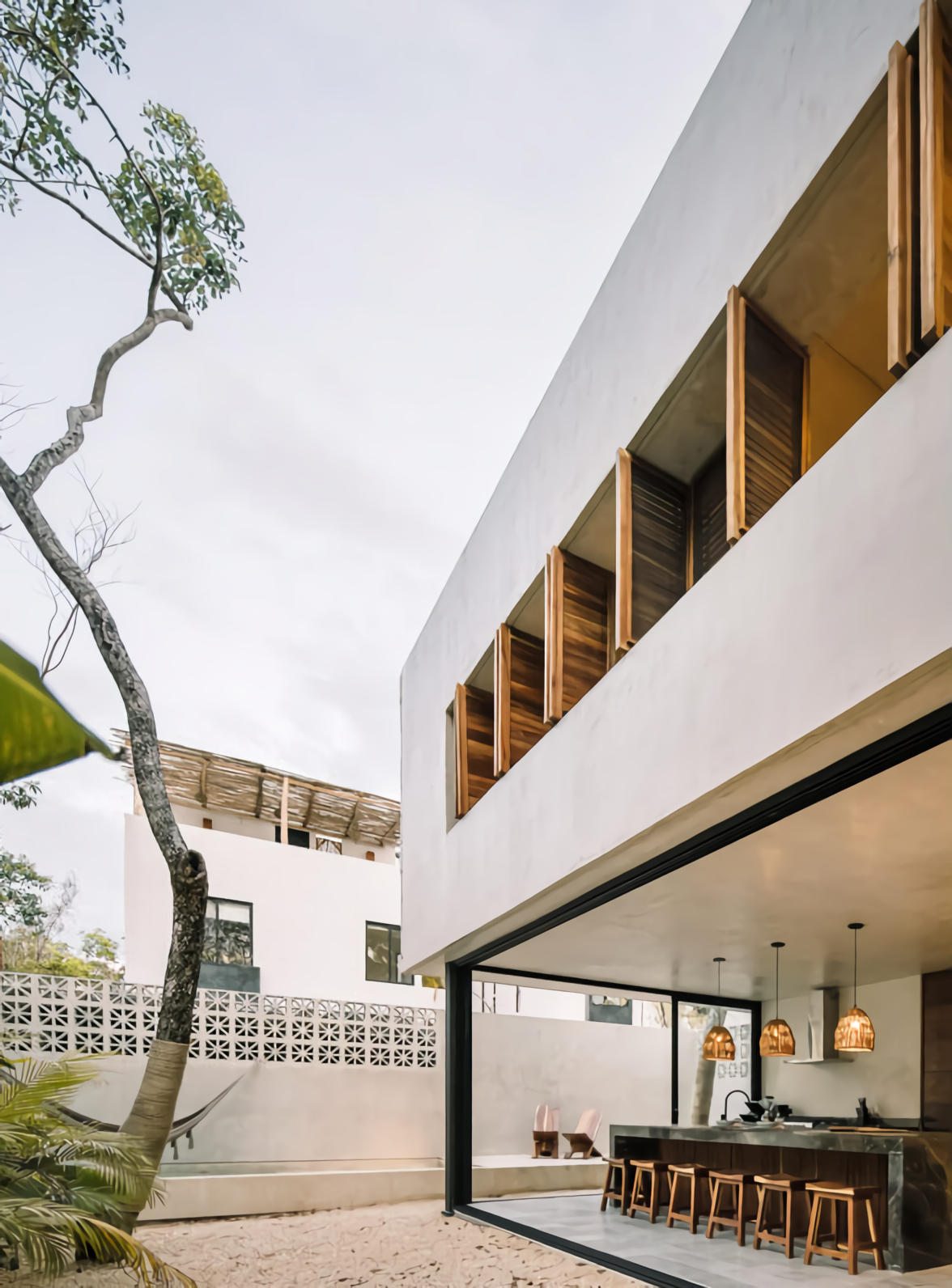 façade maison contemporaine avec piscine