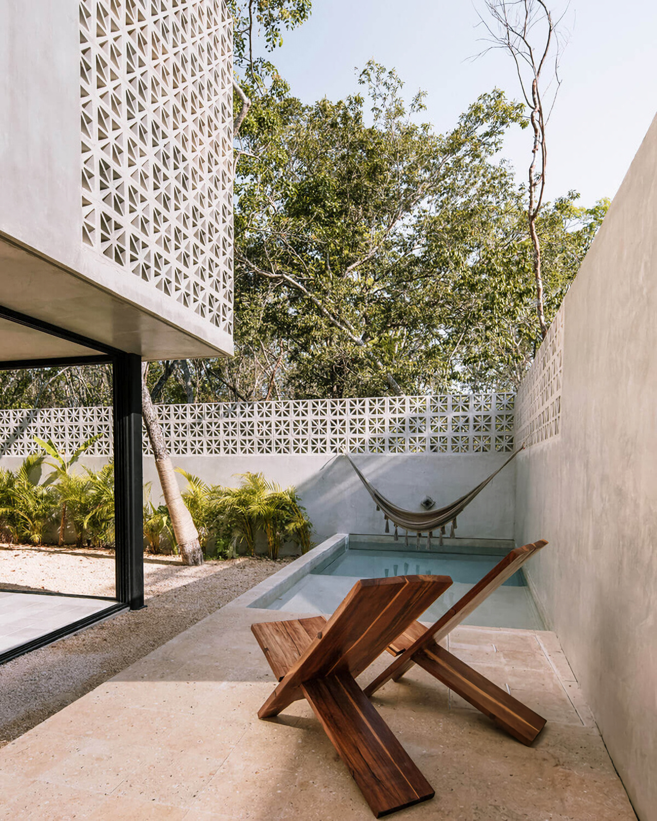 jardin avec piscine maison contemporaine