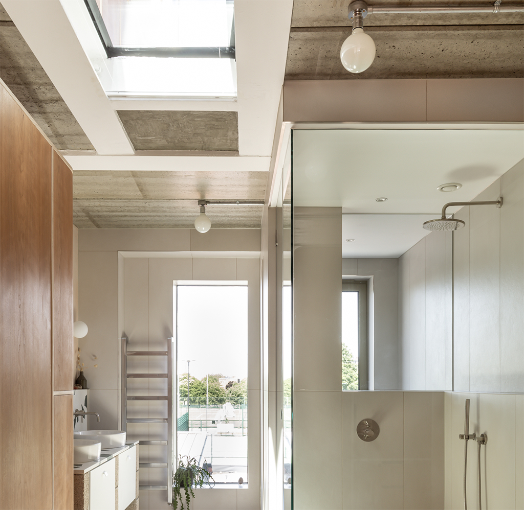 salle de bain plafond béton