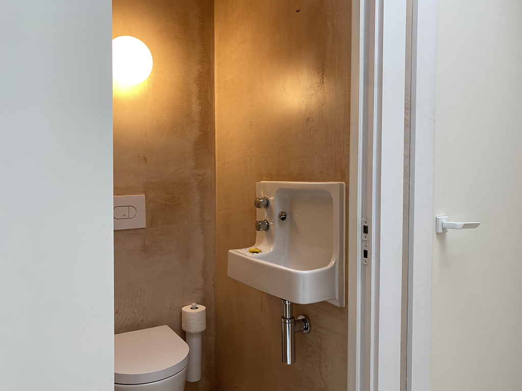 toilettes avec lave-mains