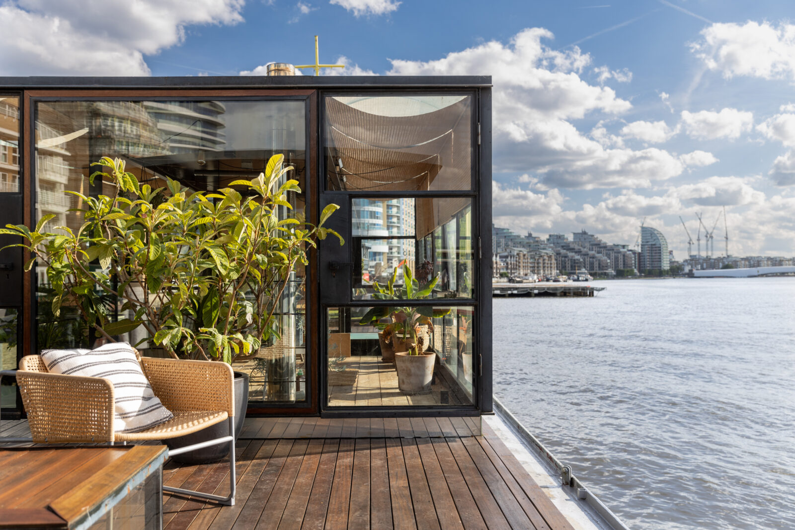 jardin d jardin d'hiver maison contemporaine sur l'eau