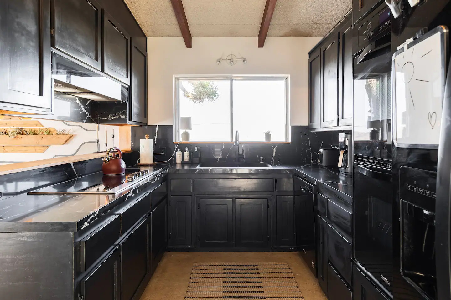 cuisine rustique noire