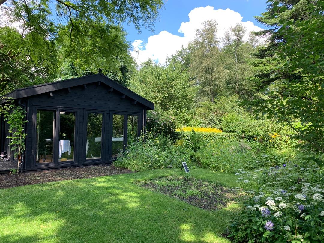 La petite maison noire de Laurent en pleine nature près d'Amsterdam