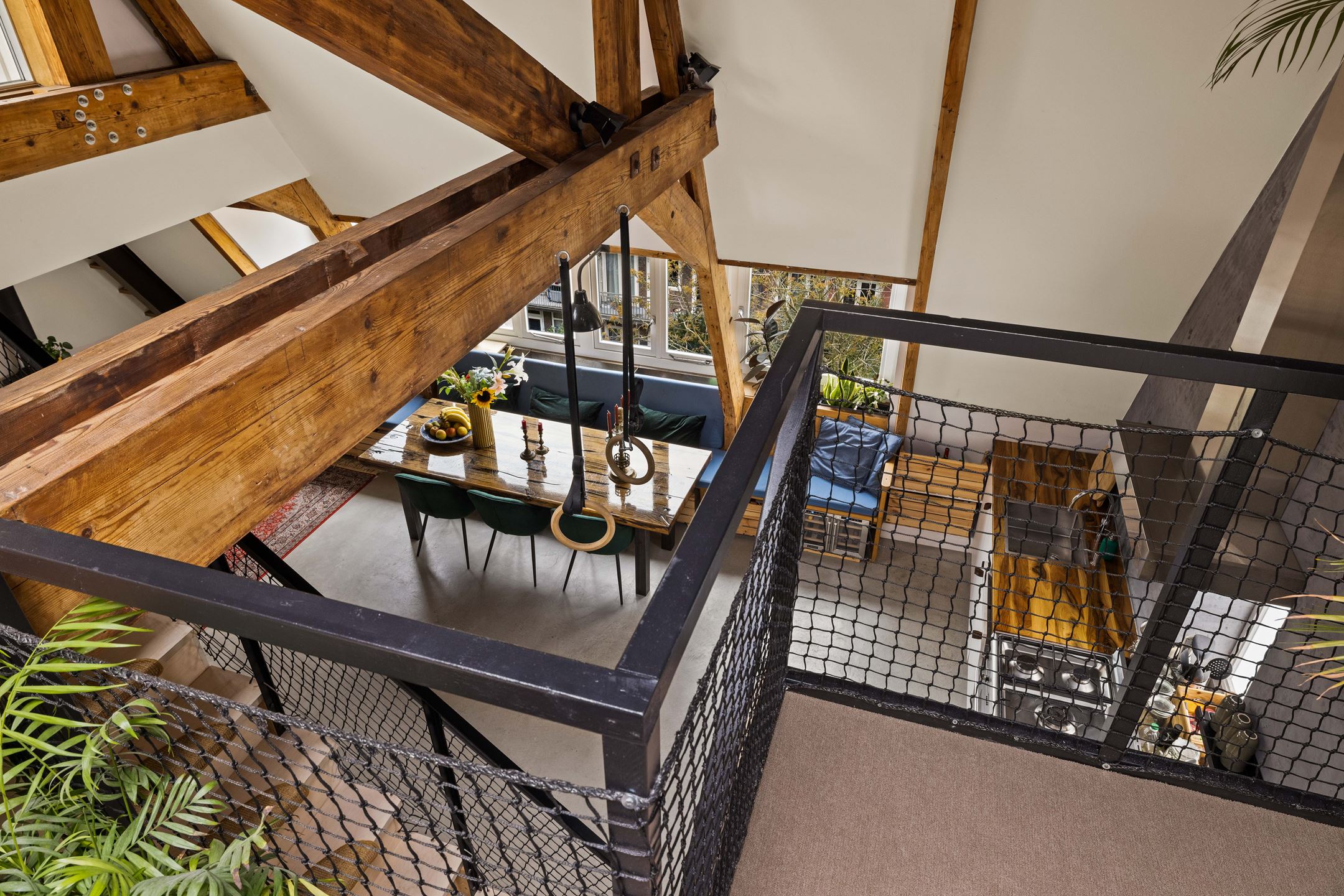 loft avec mezzanine et poutres loft avec mezzanine et poutres