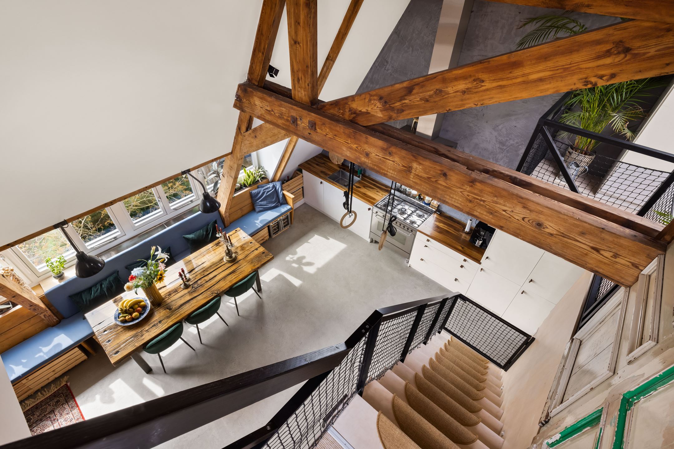 loft avec poutres anciennes loft avec poutres anciennes