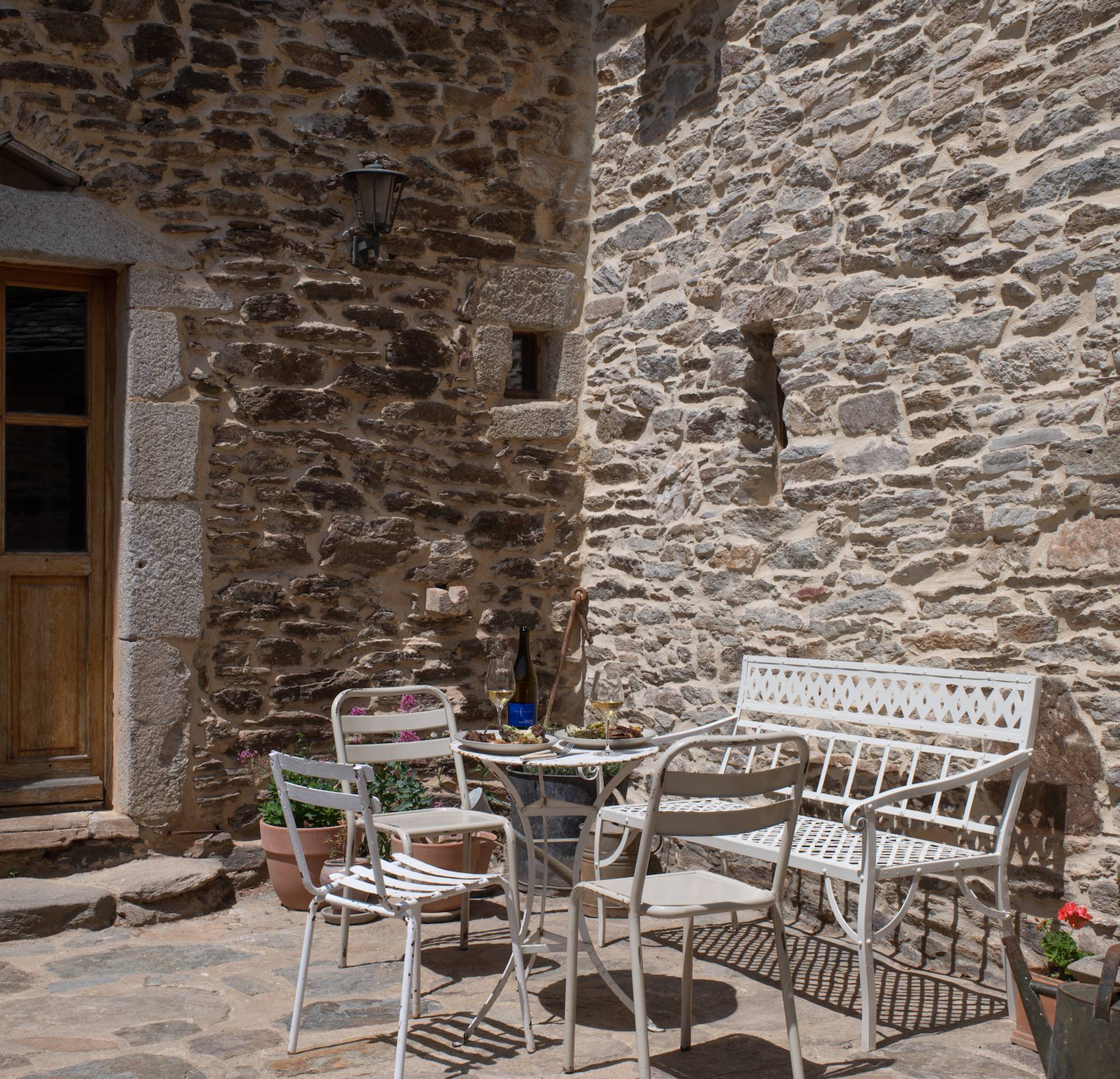 terrasse maison de pierres Le Mas les Vignes