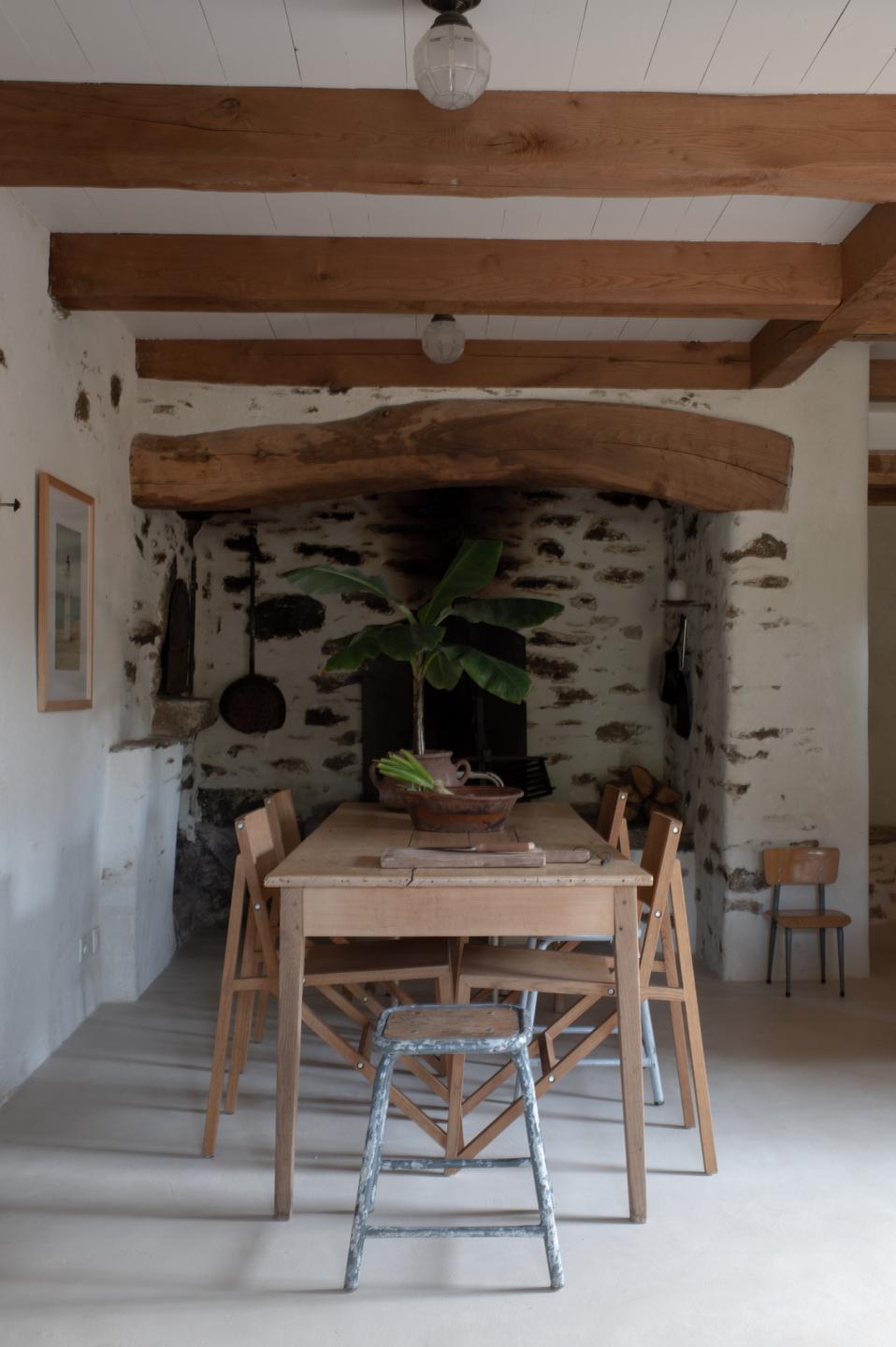salon maison de pierres Le Mas les Vignes 