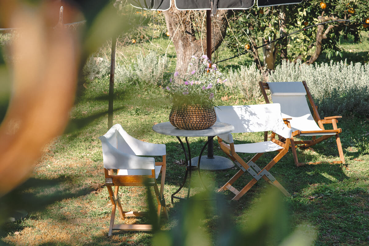 jardin avec mobilier bois