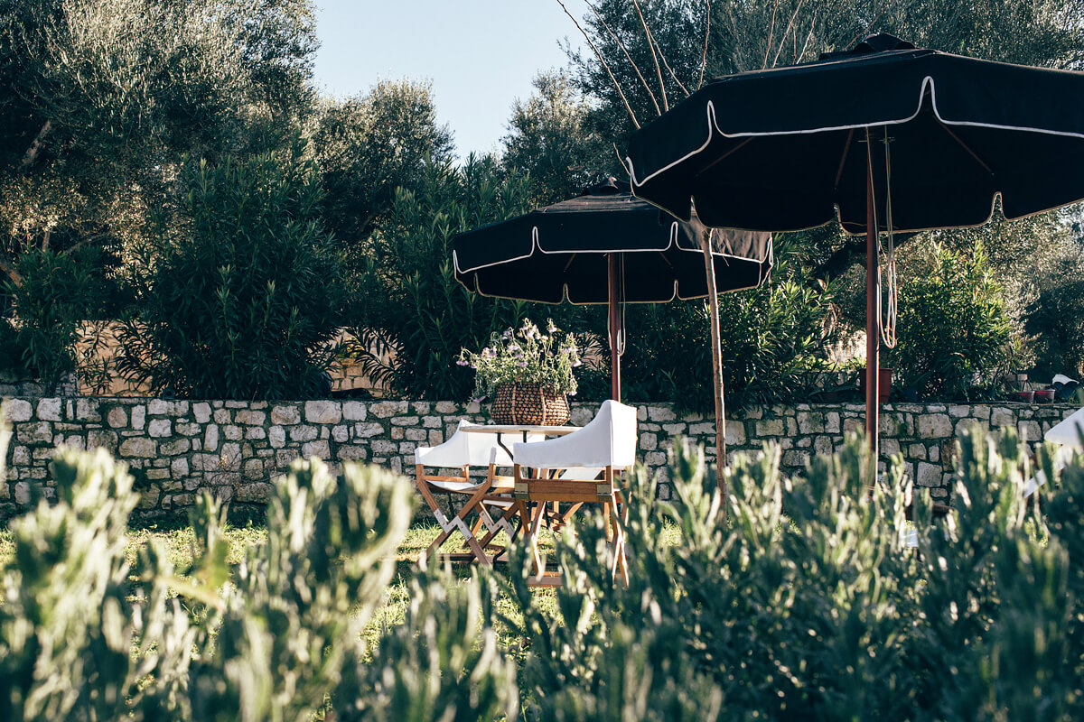terrasse avec muret en pierres