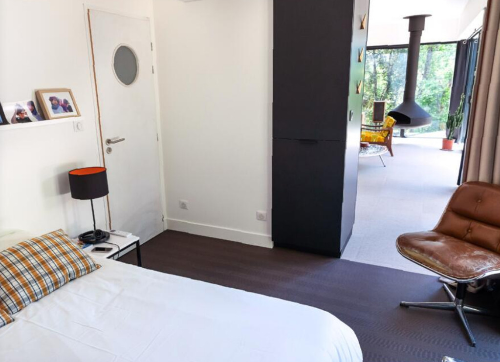 chambre sur salon maison en bois
