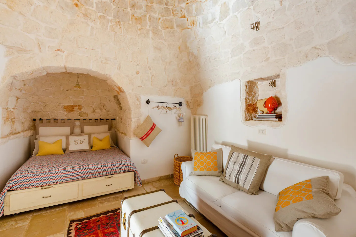 chambre avec voûte maison en pierres dans les Pouilles chambre avec voûte maison en pierres dans les Pouilles