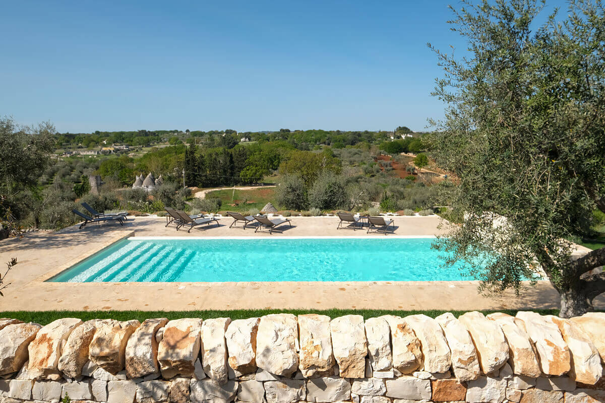 piscine avec vue sur les Pouilles piscine avec vue sur les Pouilles