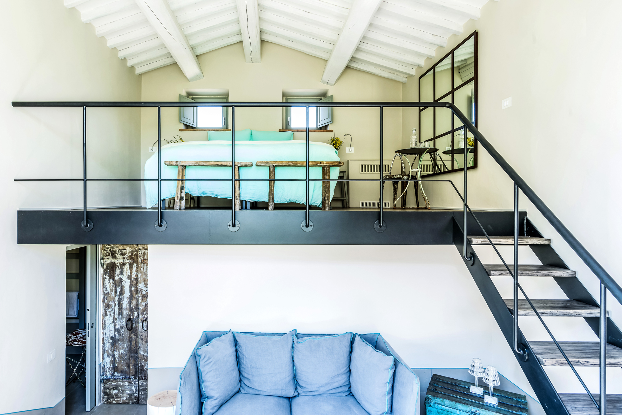 chambre avec mezzanine maison en pierres Toscane