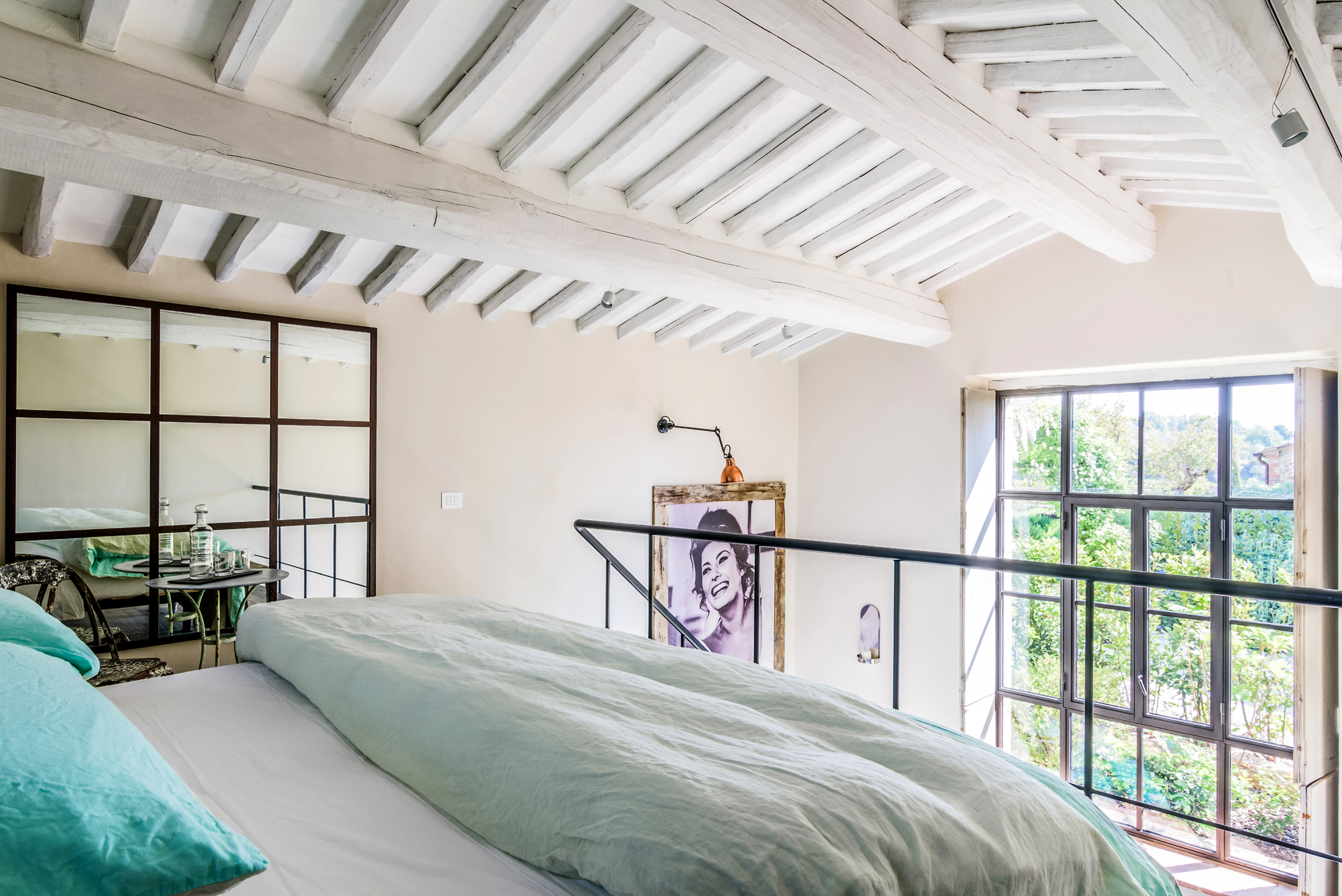 chambre avec mezzanine maison en pierres Toscane