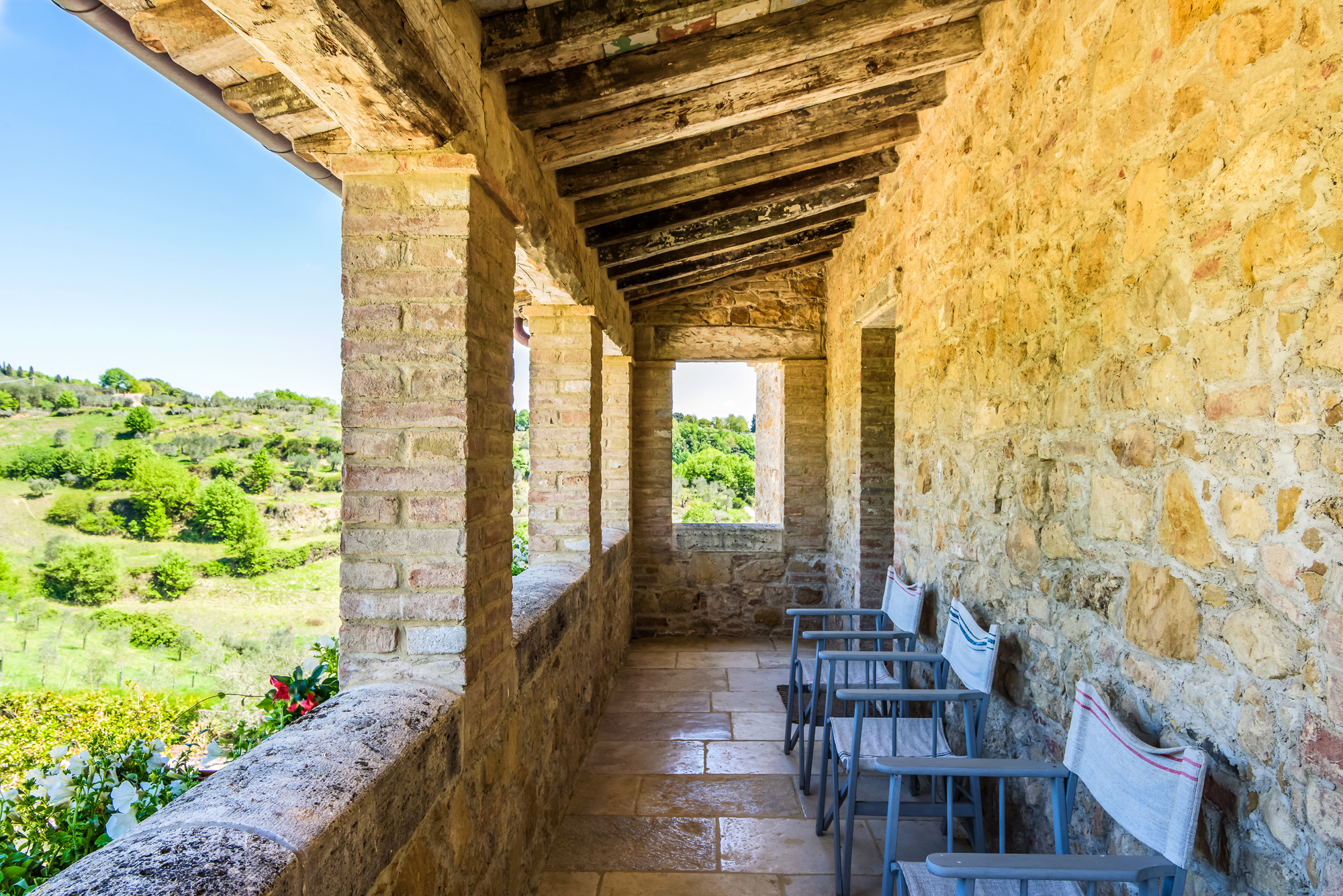 terrasse maison en pierres Toscane