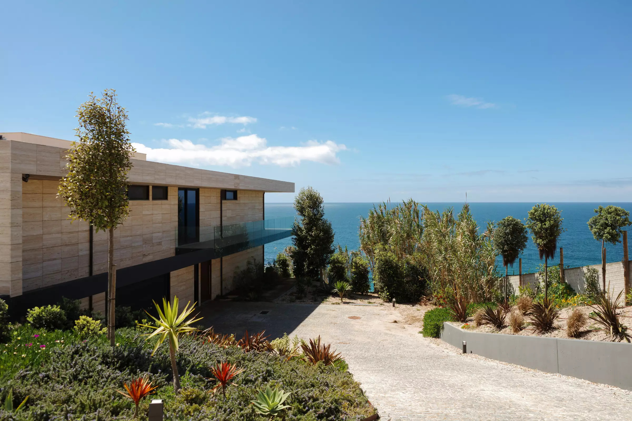 maison contemporaine au Portugal avec vue mer maison contemporaine au Portugal avec vue mer