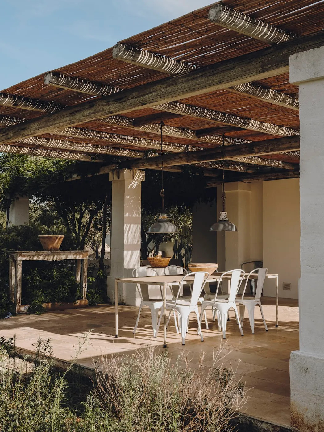 terrasse avec pergola bois et canisses