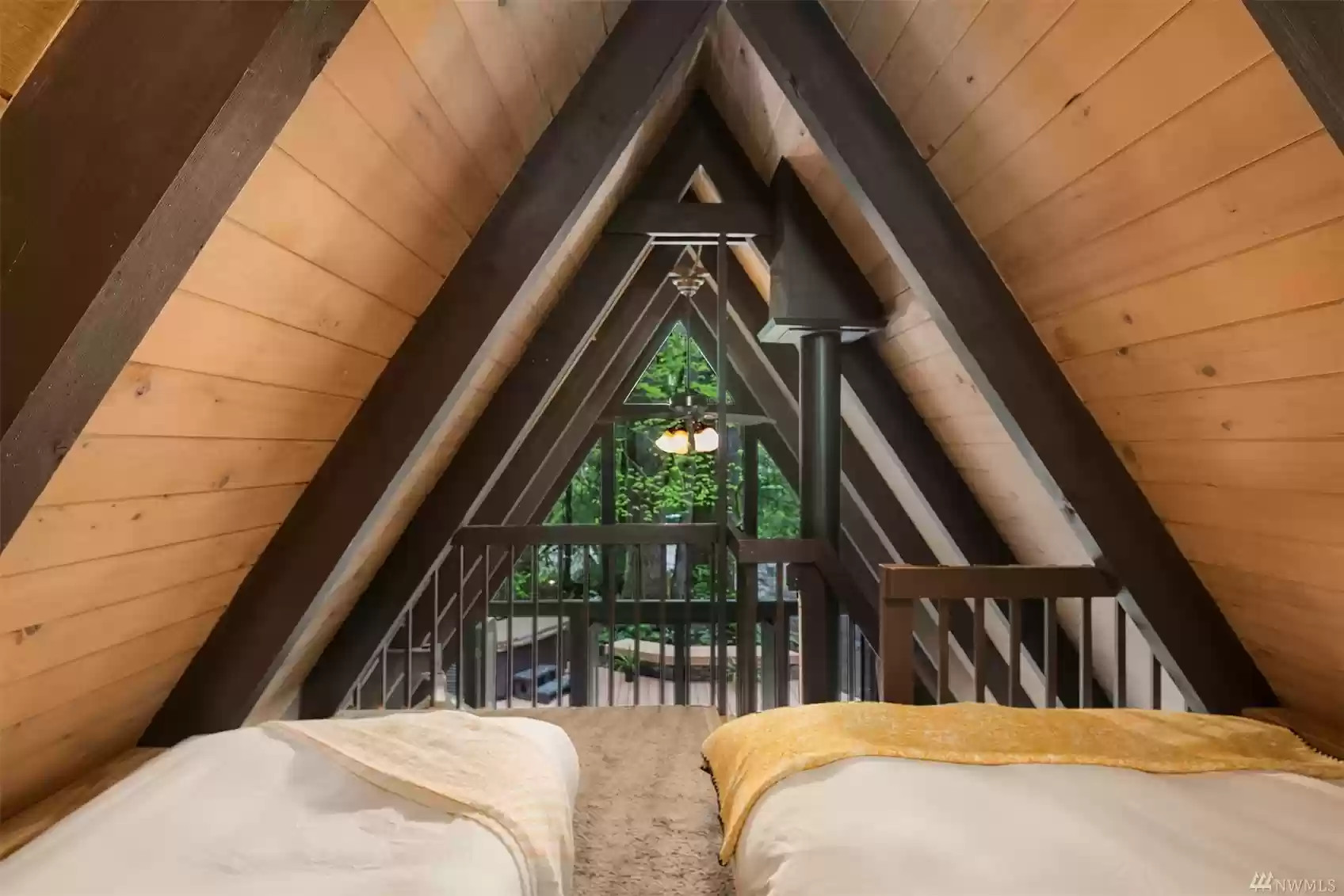 chambre sur mezzanine maison A-Frame chambre sur mezzanine maison A-Frame