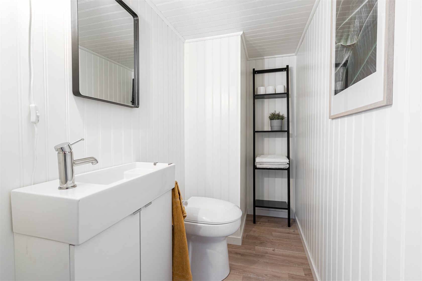 salle de bain lambris blanc
