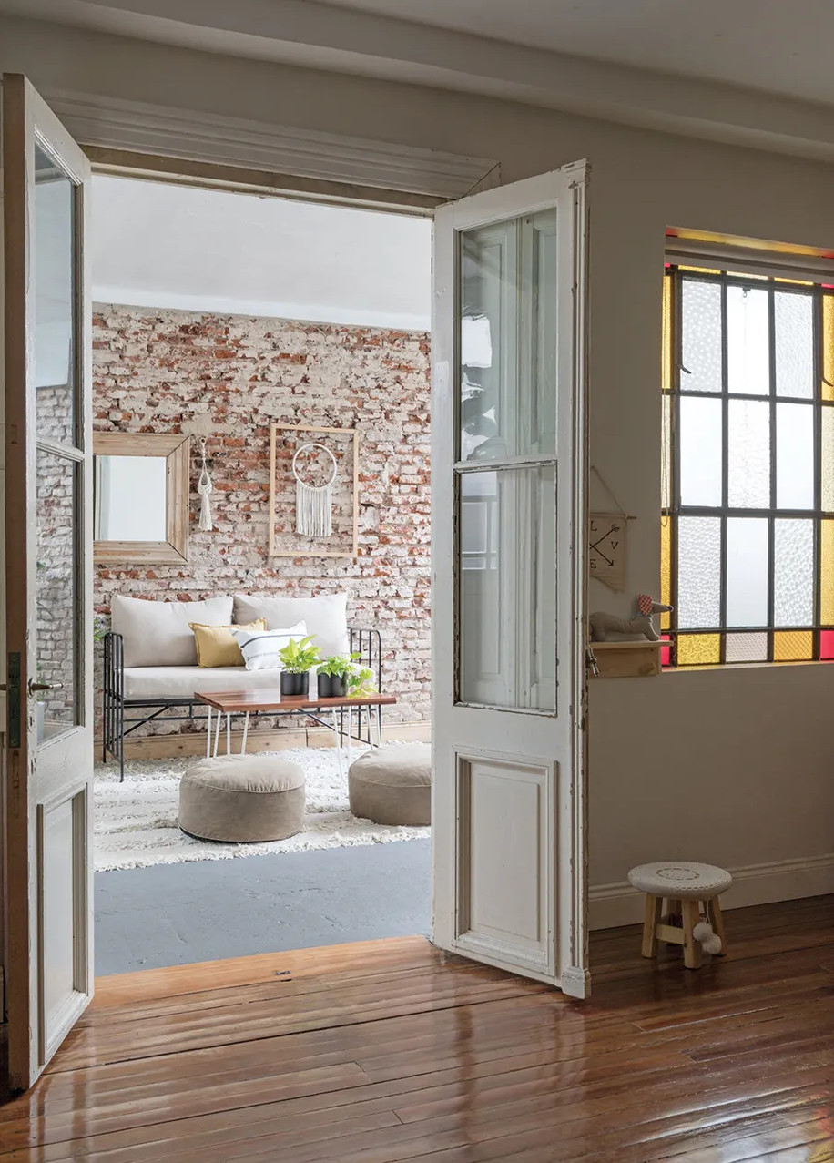 salon avec briques maison ancienne rénovée