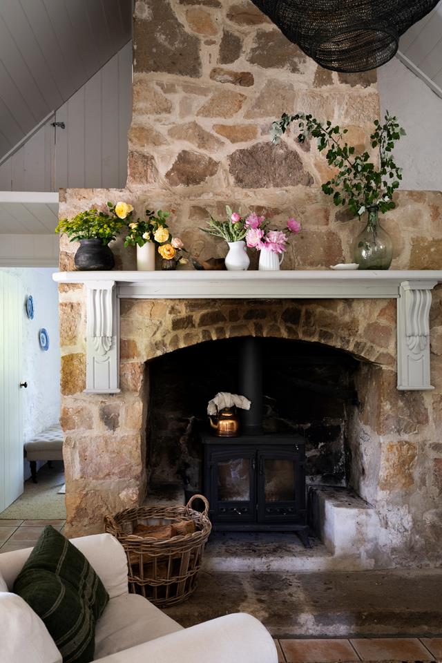 salon avec cheminée maison en pierres salon avec cheminée maison en pierres