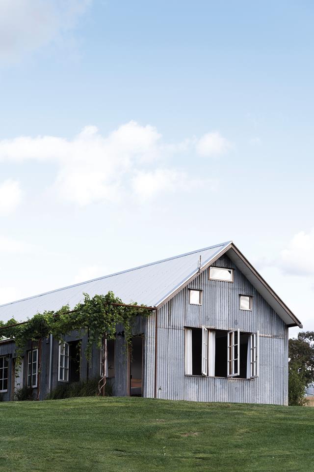 maison dans ancien hangar en tôle rénové maison dans ancien hangar en tôle rénové