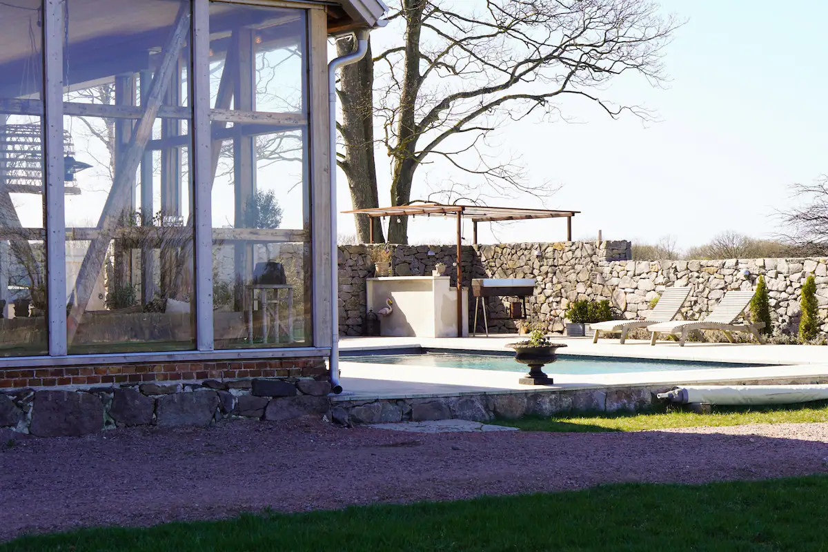 maison en bois avec piscine