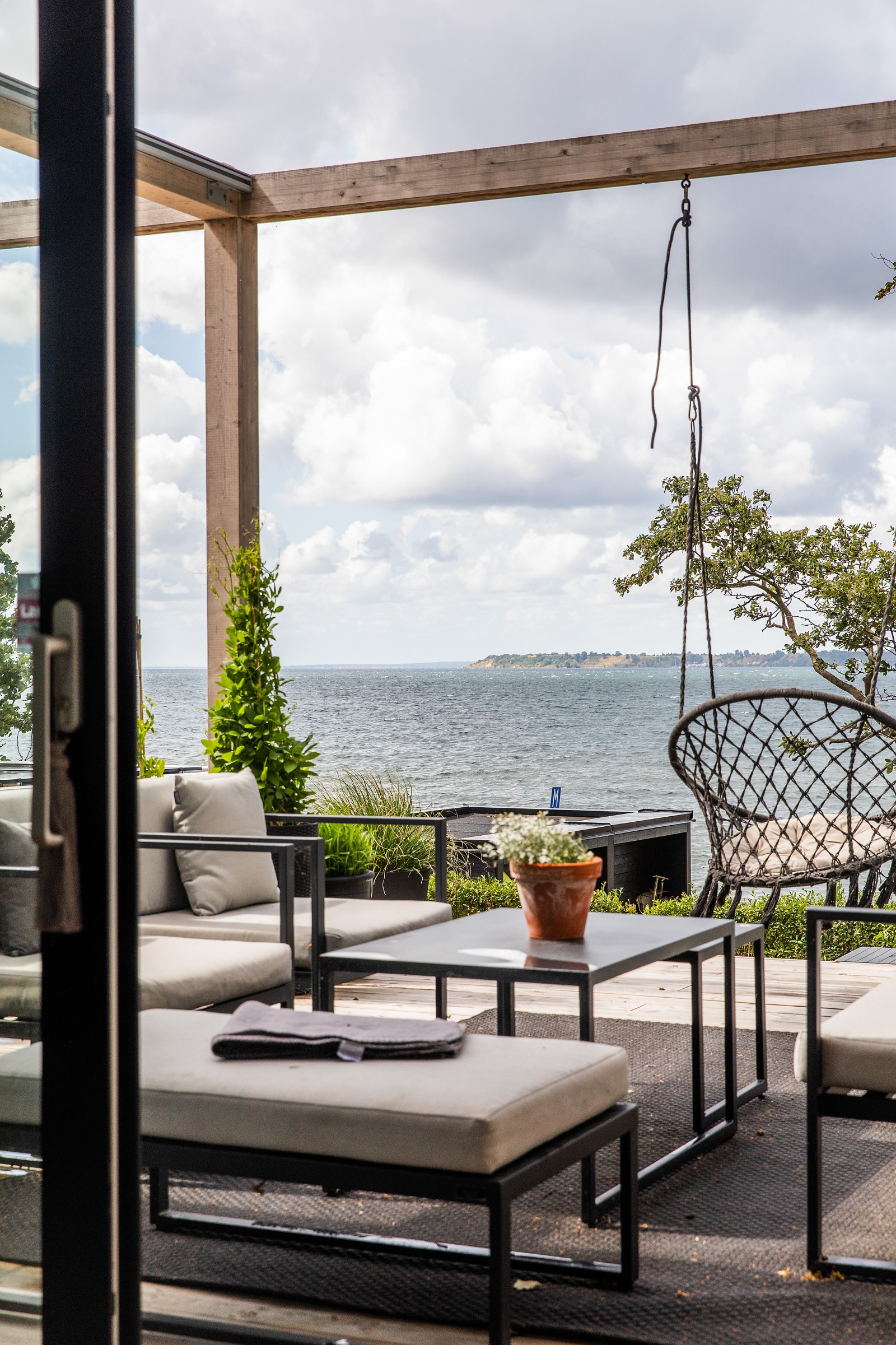 terrasse avec pergola maison en bois