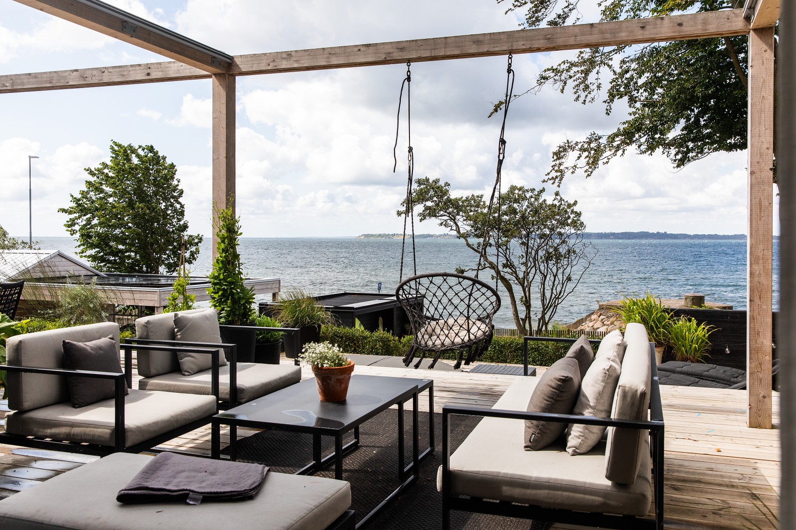 terrasse avec pergola maison en bois