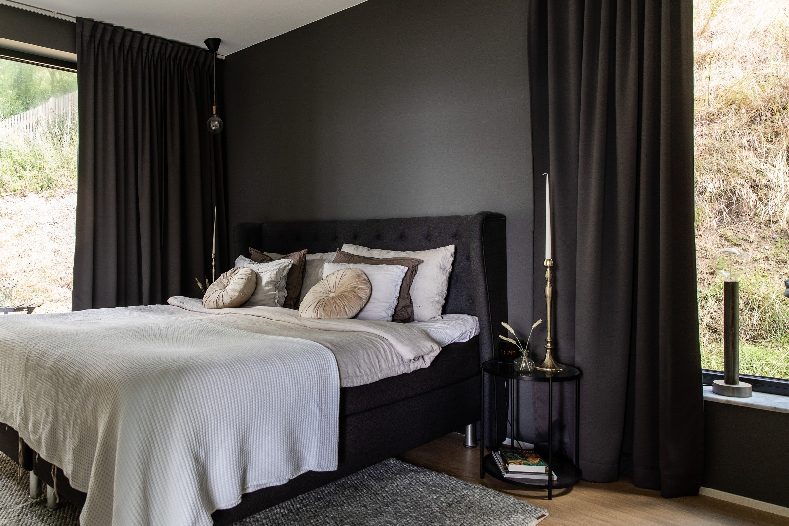 chambre mur noir décoration design