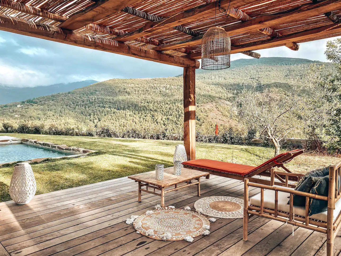 terrasse avec piscine et pergola maison en pierres A Voglia Corse