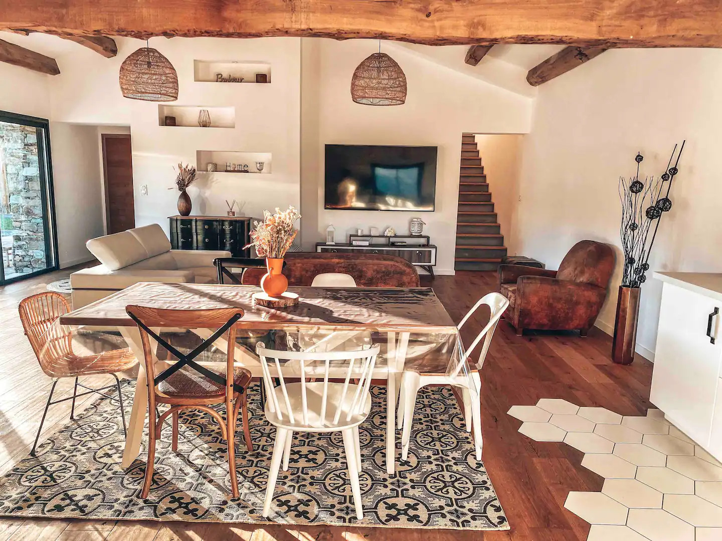 salle à manger maison en pierres A Voglia Corse