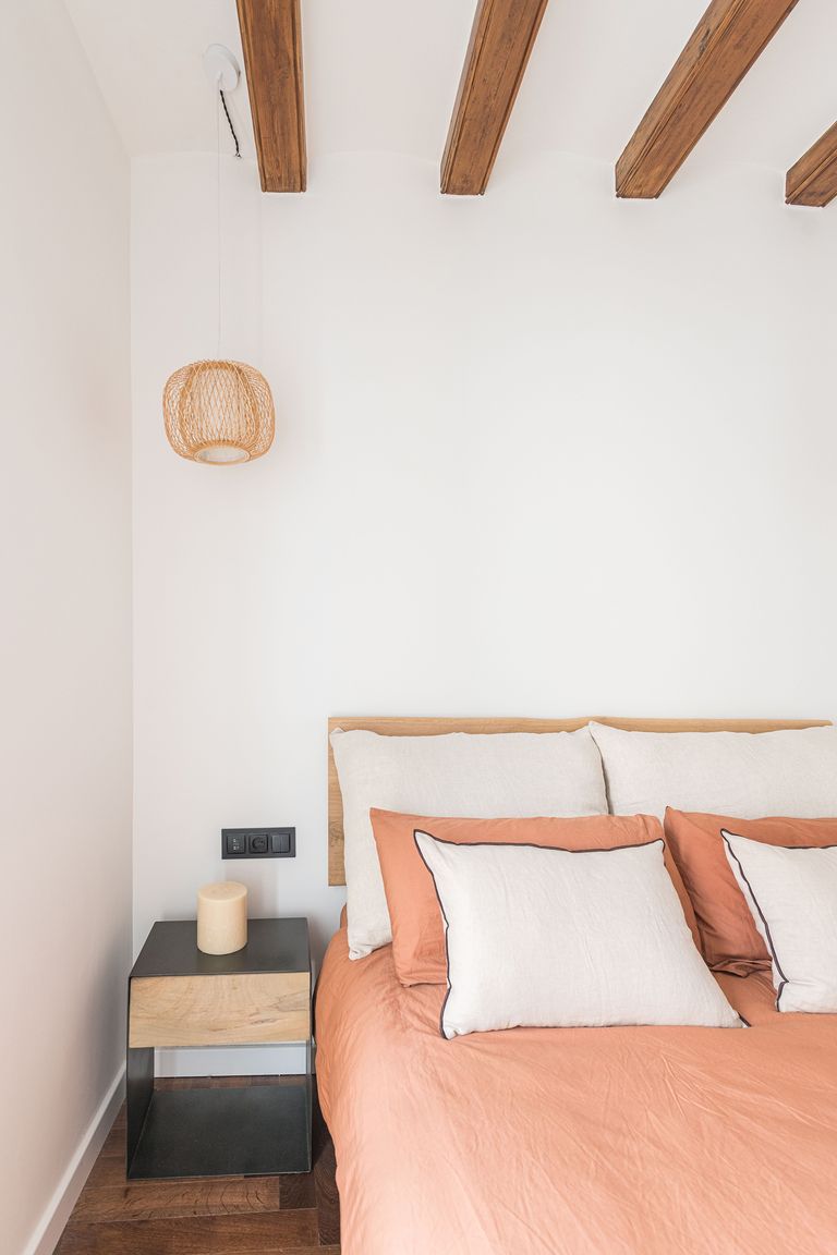chambre minimaliste appartement ancien rénové