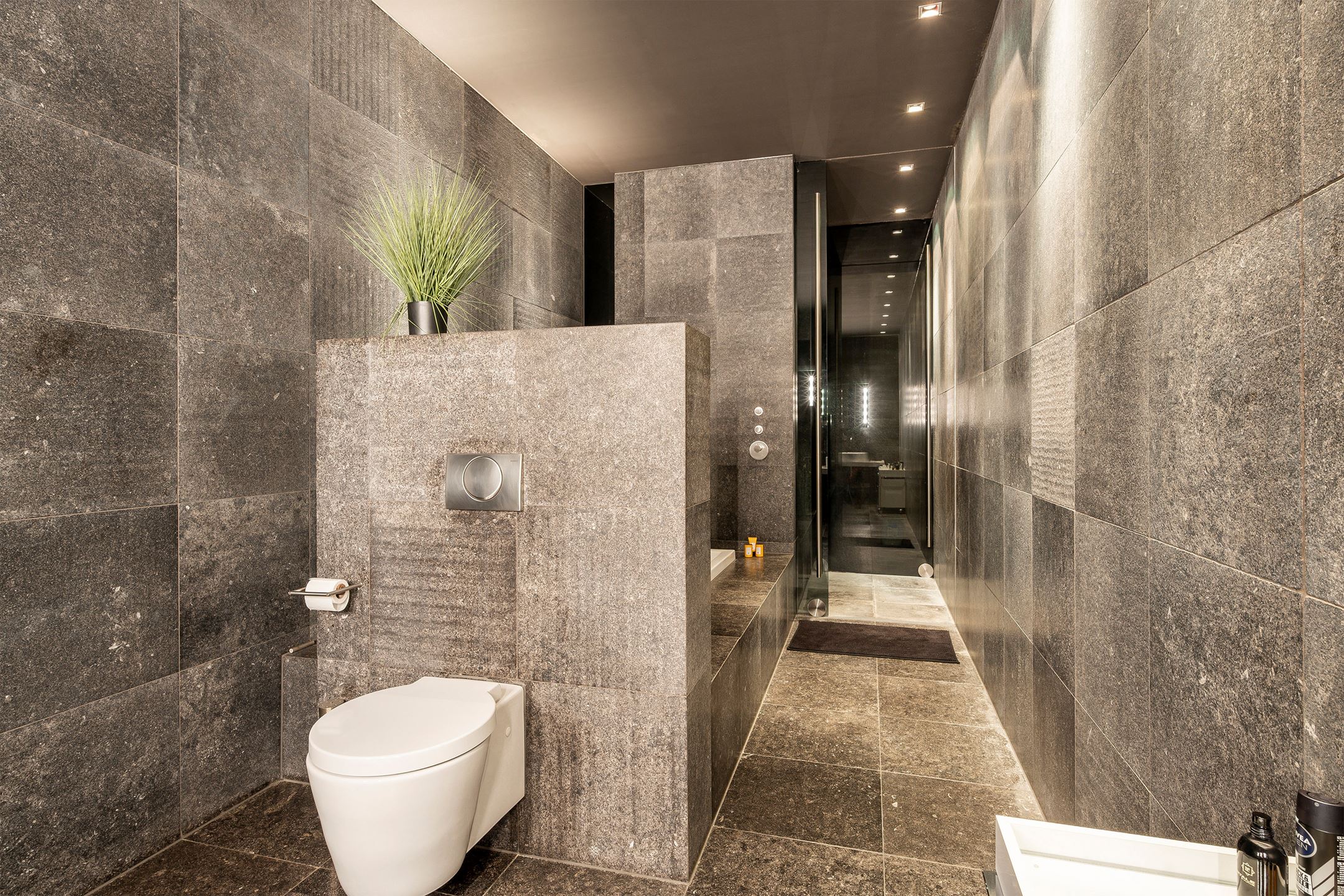 salle de bain grise décoration design