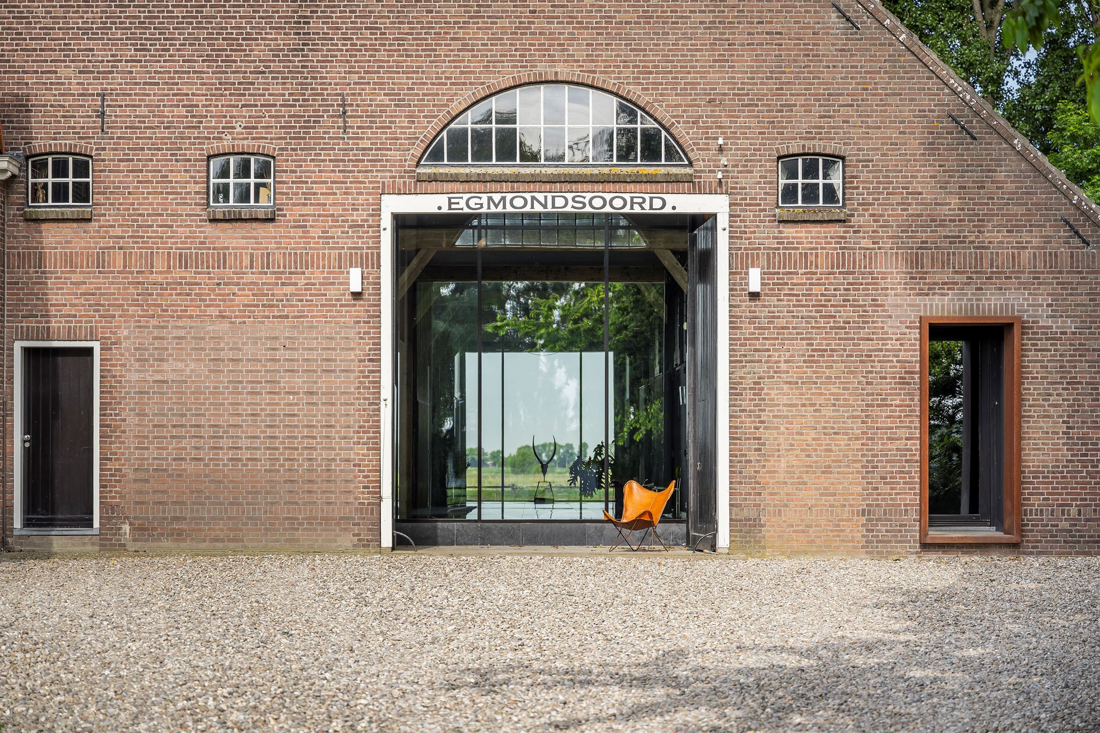entrée maison en briques