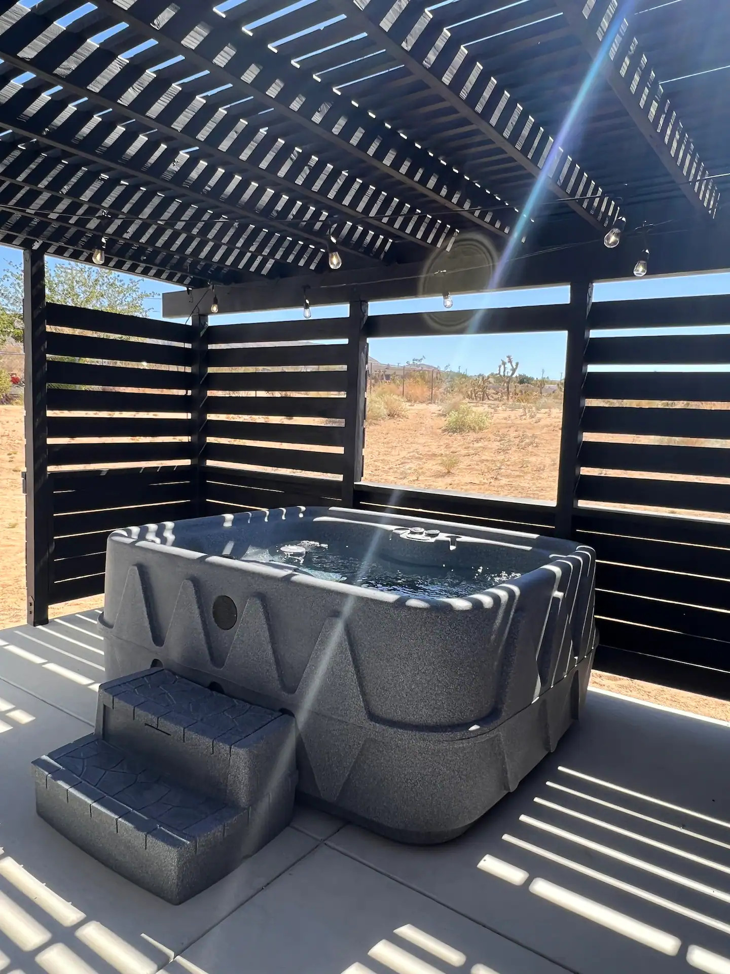 terrasse avec pergola bois et jacuzzi terrasse avec pergola bois et jacuzzi