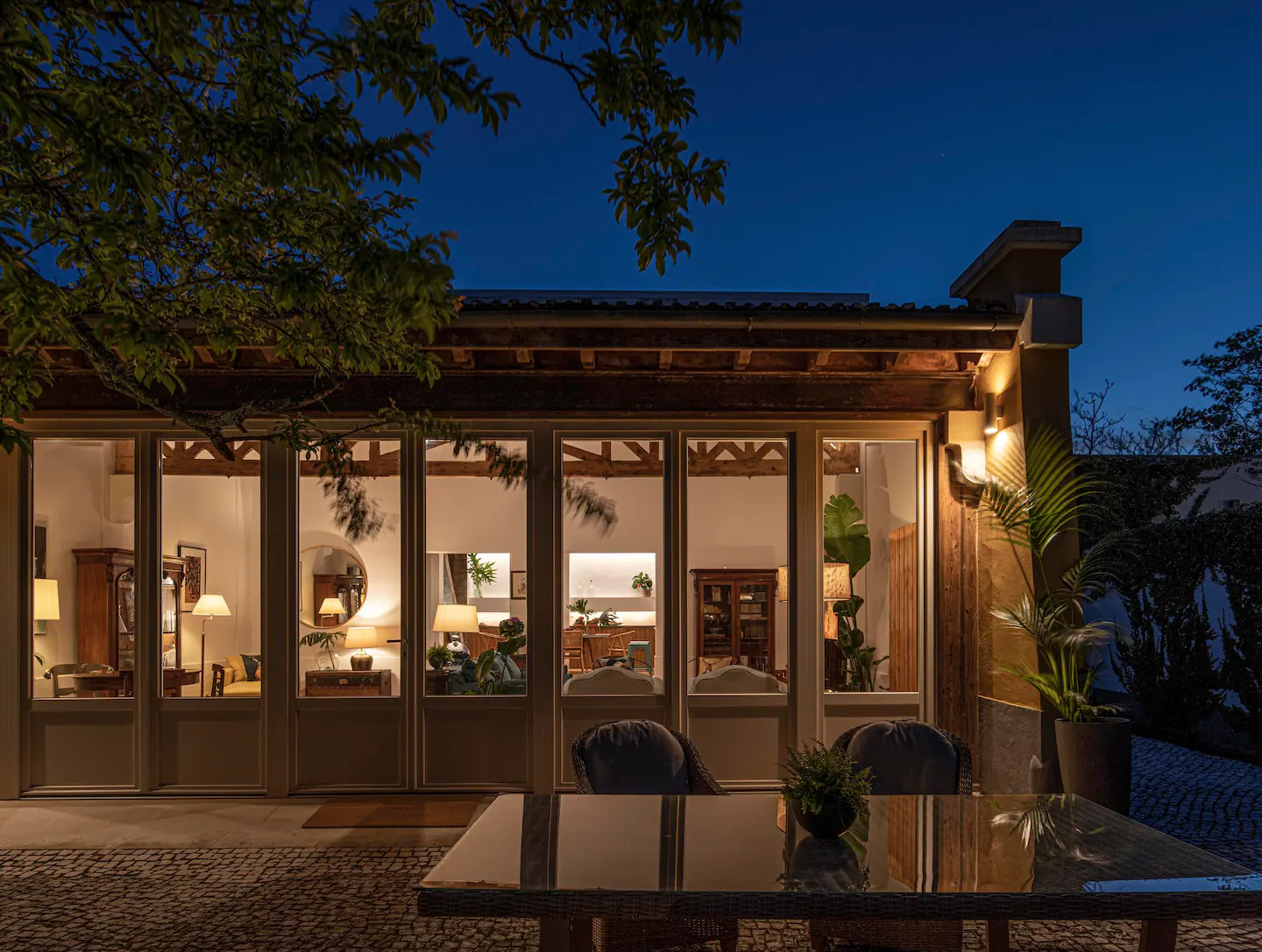 façade nuit maison rénovée 