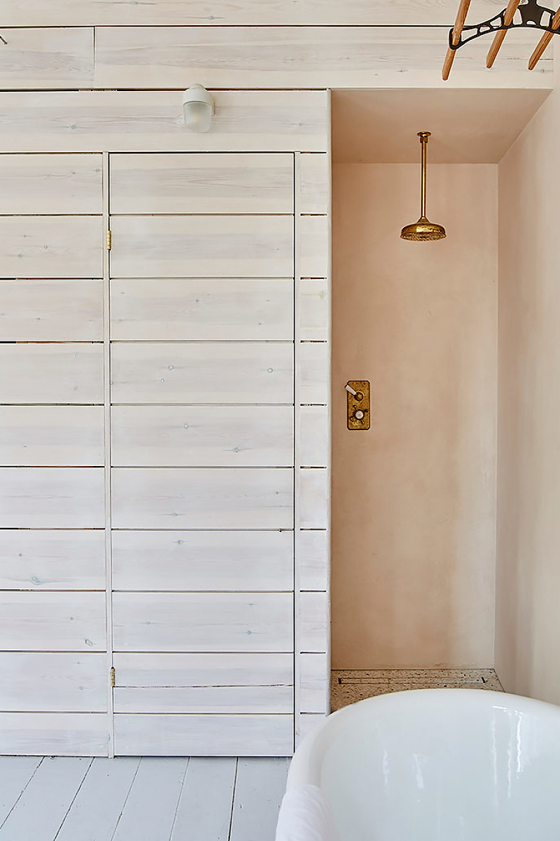 salle de bain murs lambris bois