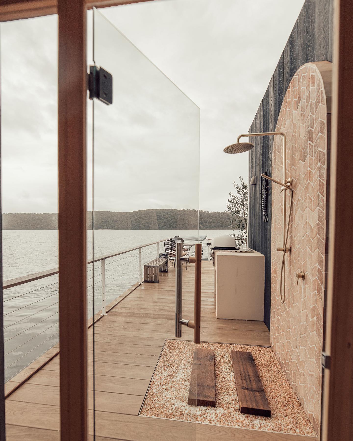douche extérieure maison flottante avec terrasse Lilypad II douche extérieure maison flottante avec terrasse Lilypad II