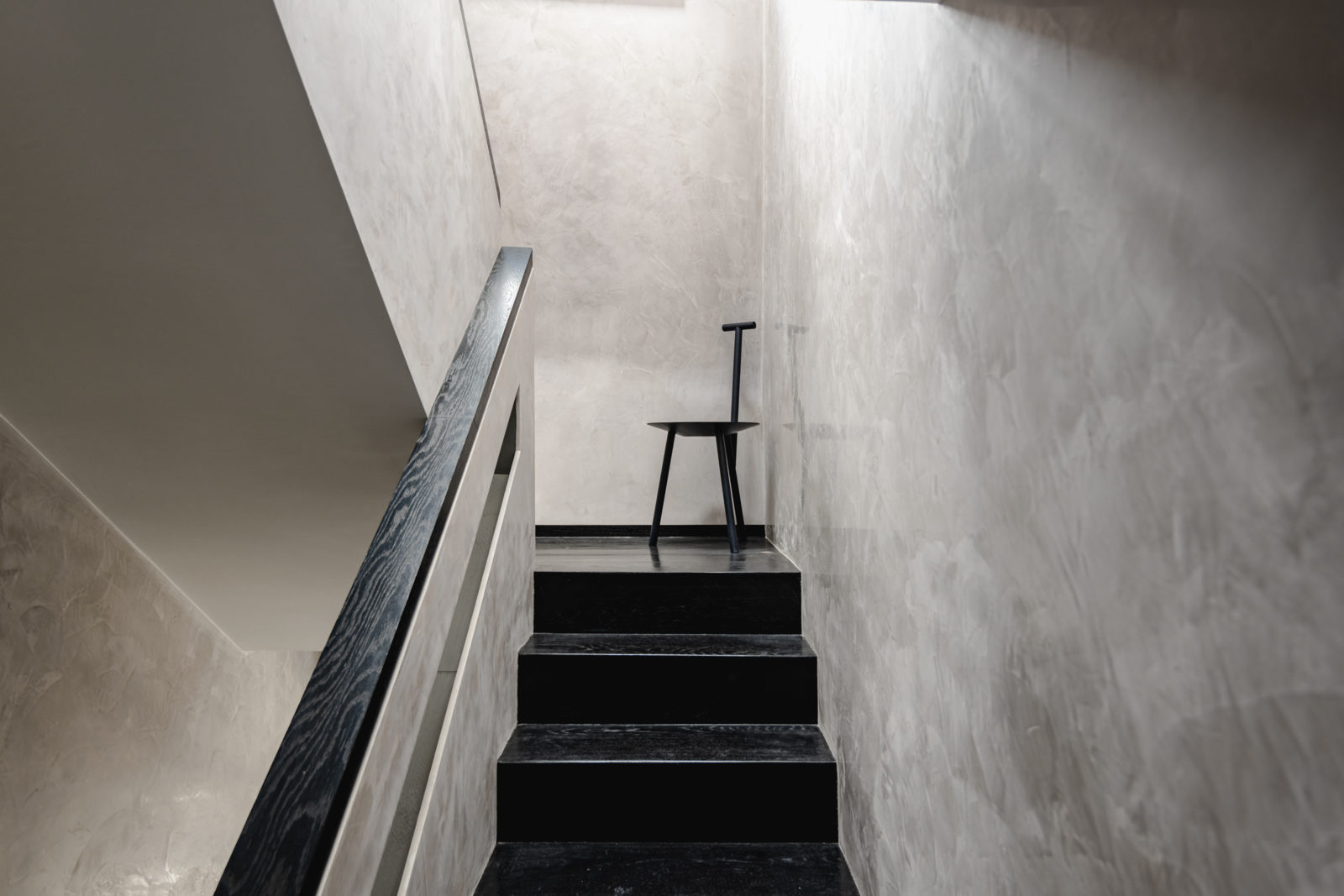 escalier noir murs enduit gris escalier noir murs enduit gris