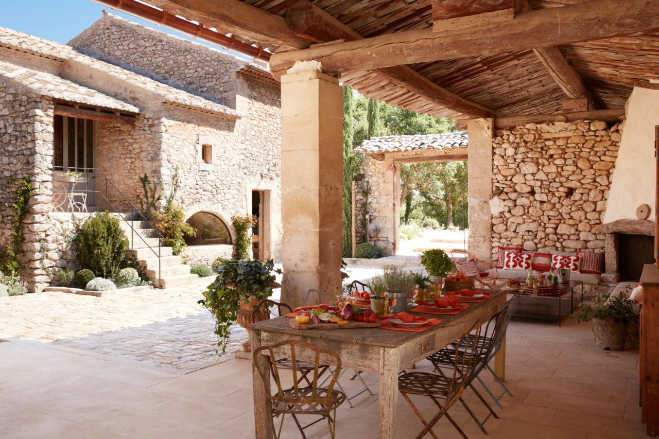 terrasse abritée maison en pierres Mas Vermentino terrasse abritée maison en pierres Mas Vermentino