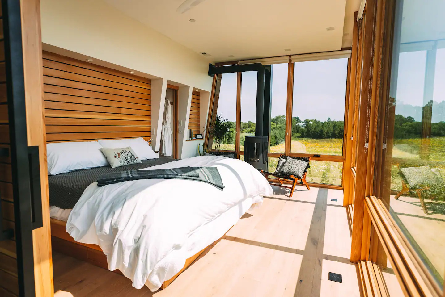chambre avec baies vitrées