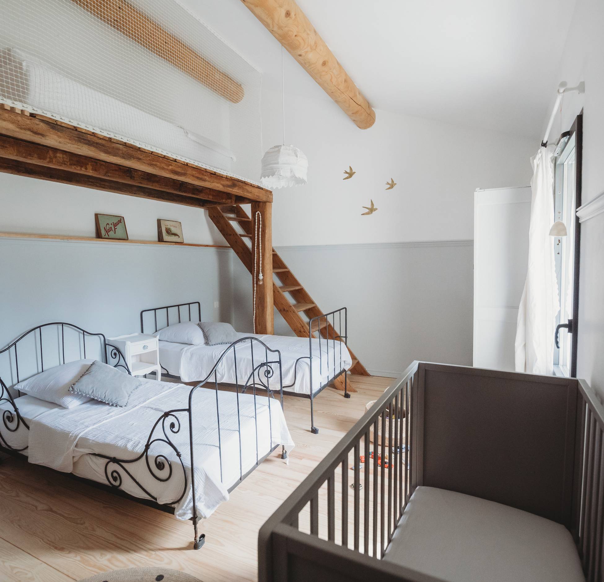 chambre double avec poutres ferme rénovée