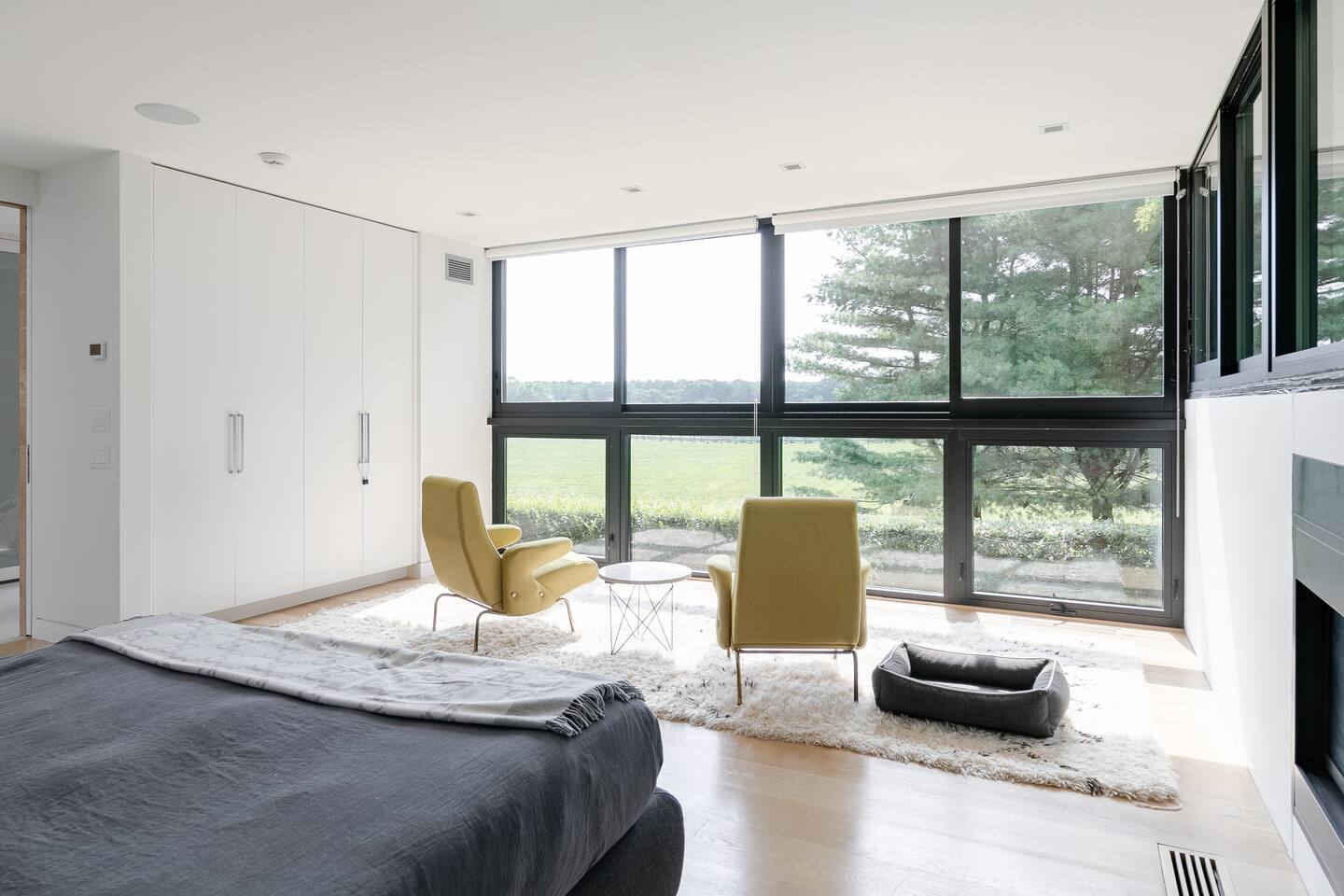 chambre avec baie vitrée