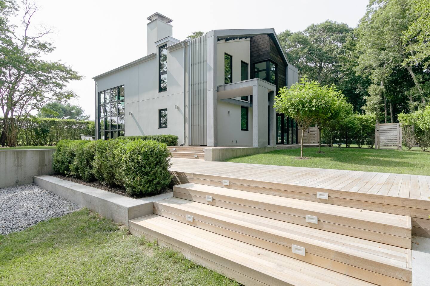 façade maison à l'architecture vitrée Hamptons