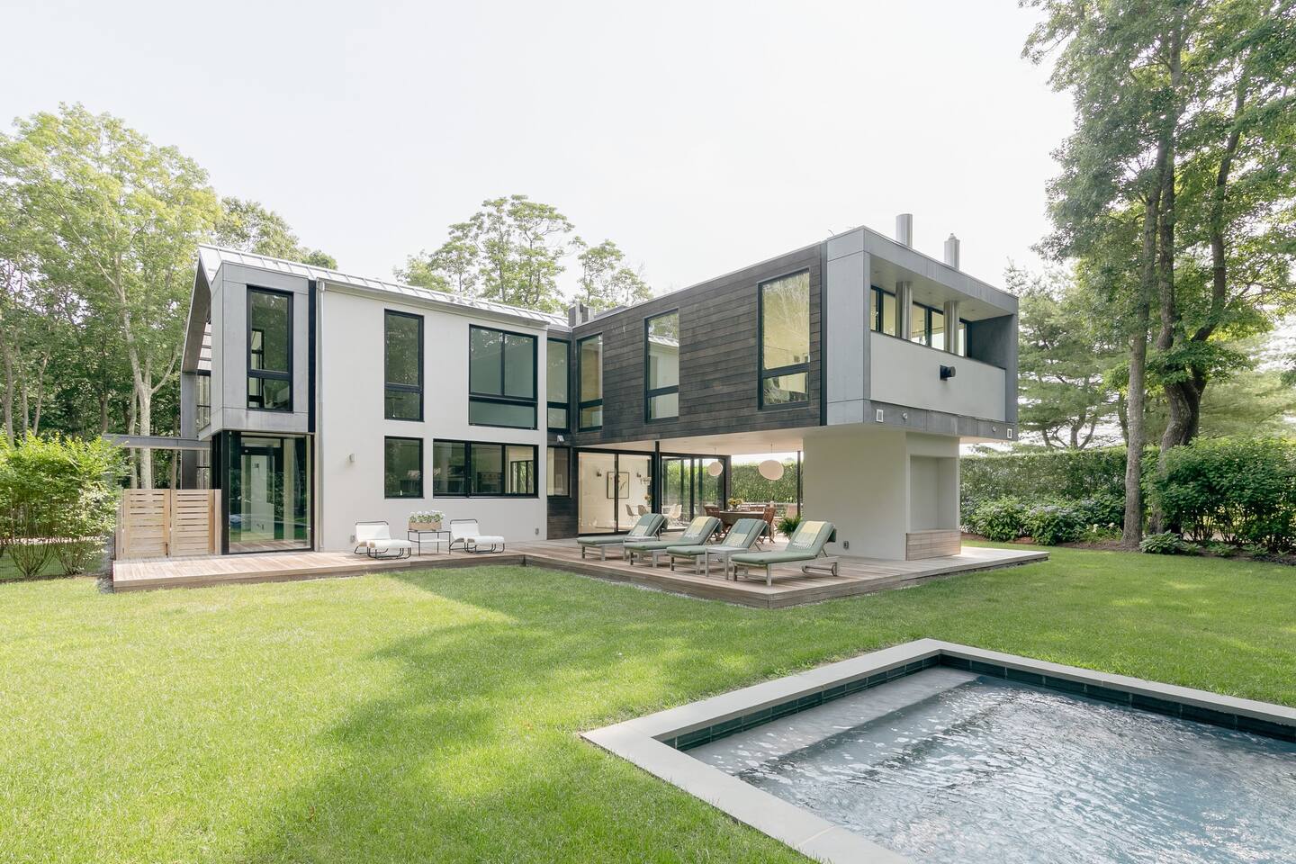 façade maison à l'architecture vitrée Hamptons