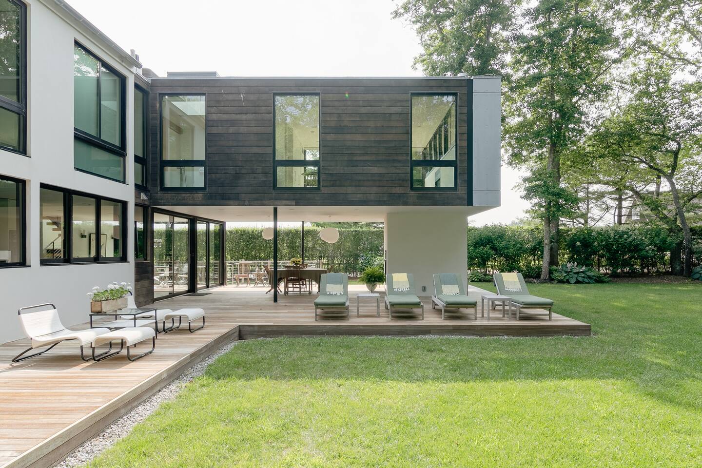 façade maison à l'architecture vitrée Hamptons