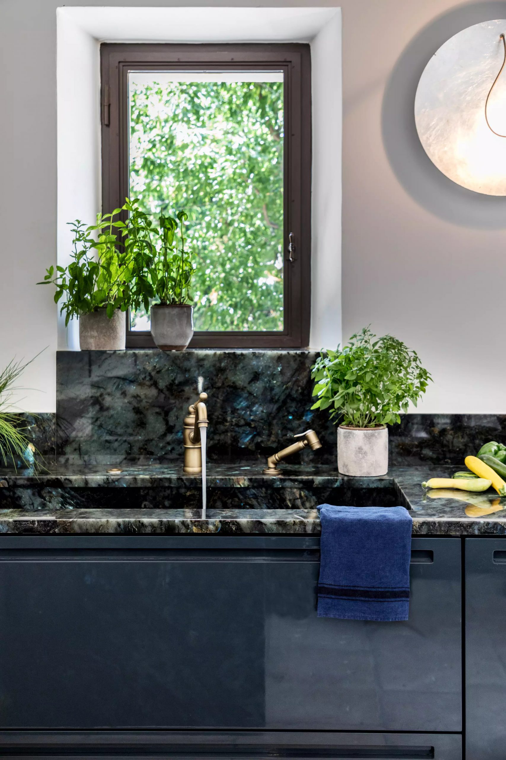 cuisine design bleue avec plan de travail marbre cuisine design bleue avec plan de travail marbre