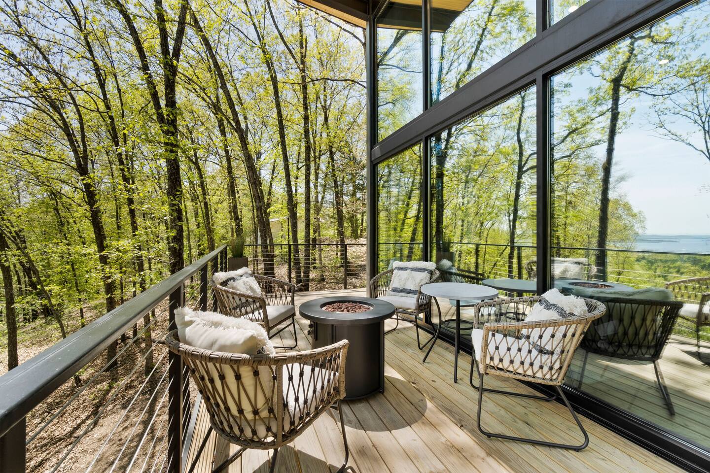 terrasse bois mini maison contemporaine vitrée